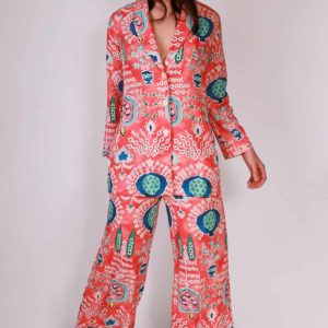 Americana mujer fluida con cuello esmoquin