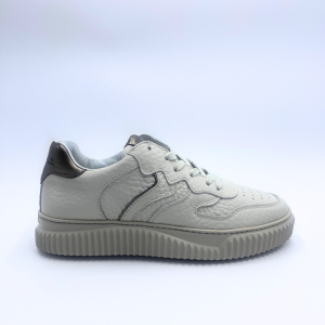 Sneaker Voile Blanche Mujer Blanca detalles en bronce